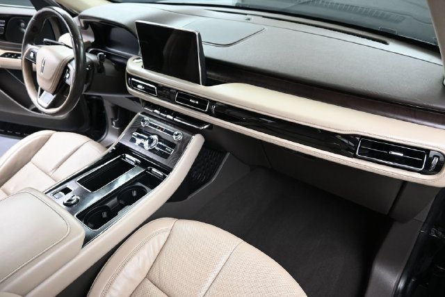 Used 2021 Lincoln Aviator Reserve w/ Equipment Group 201A AWD/4WD image 13