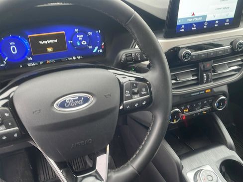 Used 2022 Ford Escape SEL w/ Technology Package image 11