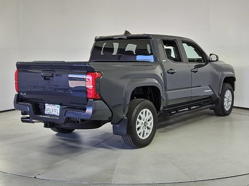 Used 2025 Toyota Tacoma SR5 AWD/4WD image 7