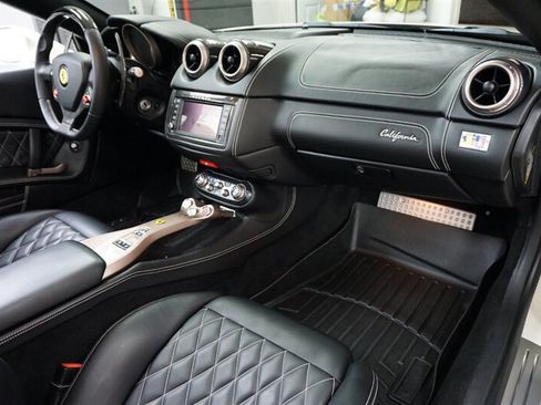Used 2014 Ferrari California RWD image 20