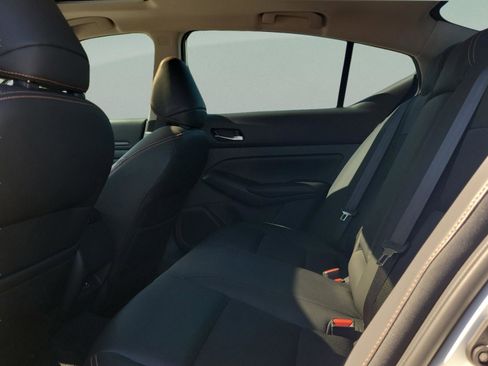 Used 2021 Nissan Altima 2.5 SR w/ SR Premium Package image 10