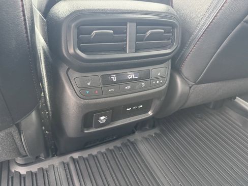 Used 2025 Honda Passport Black Edition image 12