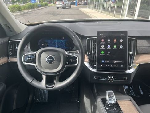 Certified 2025 Volvo XC90 B6 Plus AWD/4WD image 18