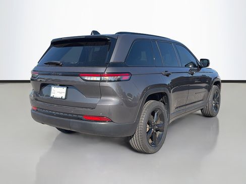 Used 2022 Jeep Grand Cherokee Altitude image 5