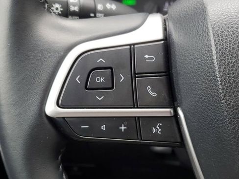 Used 2024 Toyota Highlander XLE image 13