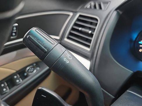 Used 2017 Ford Explorer XLT image 45