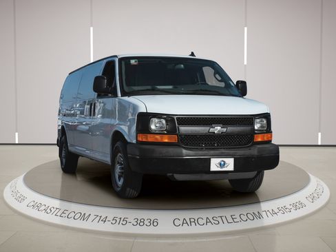 Used 2016 Chevrolet Express 3500 Extended RWD image 4