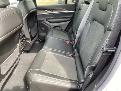 New 2026 Jeep Grand Cherokee Altitude image 5