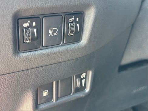 Used 2021 Toyota C-HR XLE FWD image 18