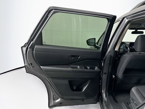 Used 2024 Nissan Pathfinder SV image 24