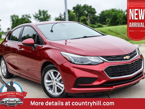 Used 2017 Chevrolet Cruze LT w/ Convenience Package FWD image 1