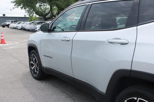 Used 2025 Jeep Compass Limited AWD/4WD image 45