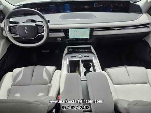New 2026 Lincoln Navigator Premiere AWD/4WD image 10