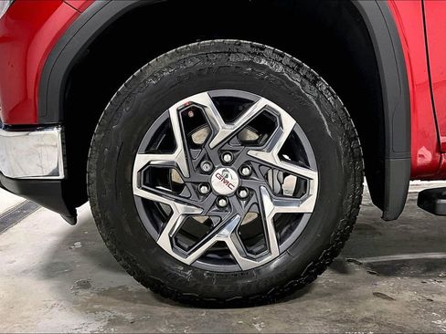 Used 2025 GMC Sierra 1500 SLT image 11
