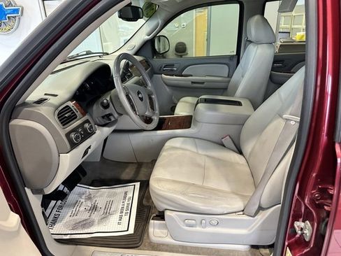 Used 2009 Chevrolet Suburban LTZ image 8