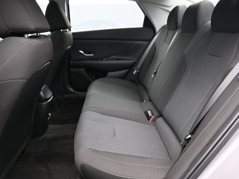 Certified 2024 Hyundai Elantra SE image 11