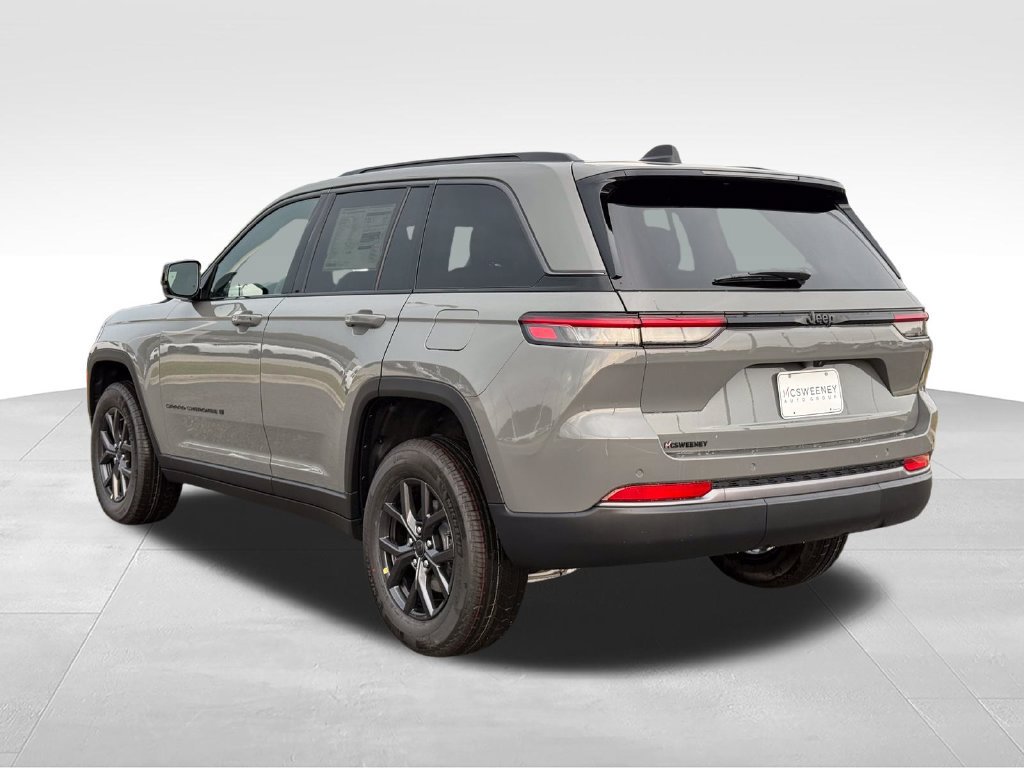New 2027 Jeep Grand Cherokee Altitude RWD image 3