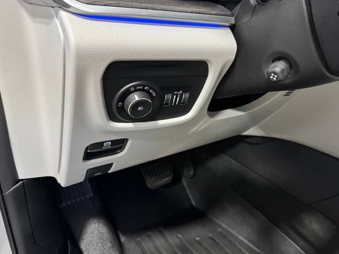Used 2023 Jeep Grand Cherokee Overland AWD/4WD image 19