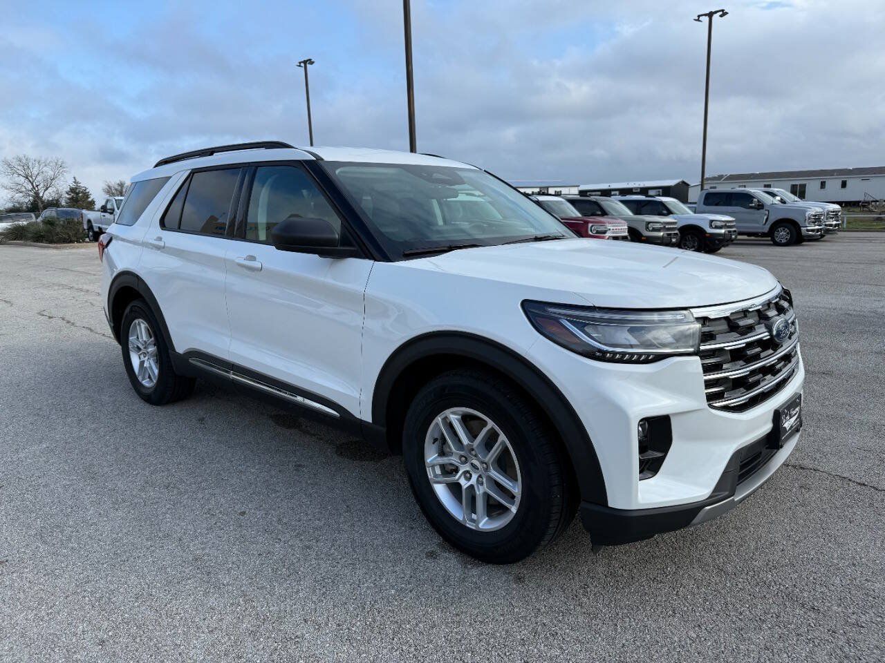 Used 2025 Ford Explorer Active w/ Active Comfort Package RWD image 7