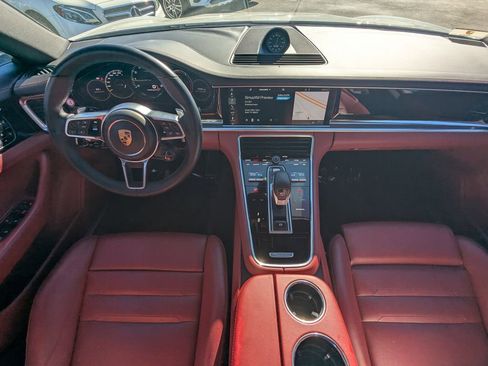 Used 2018 Porsche Panamera 4 image 2