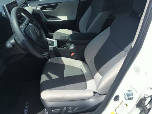 Used 2024 Toyota RAV4 XLE w/ Convenience Package FWD image 11
