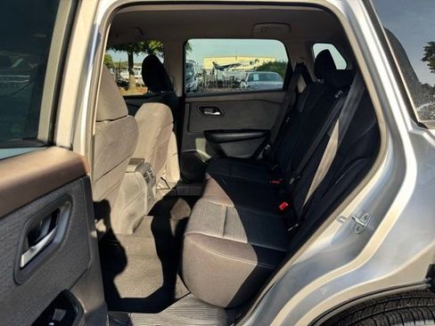 Used 2021 Nissan Rogue SV image 14