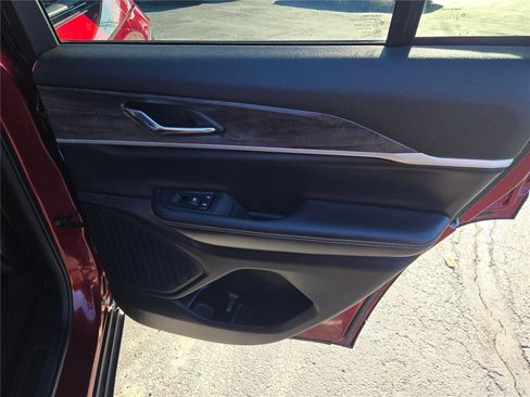 Certified 2024 Jeep Grand Cherokee Limited image 10