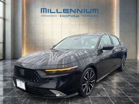 Used 2023 Honda Accord Touring image 1