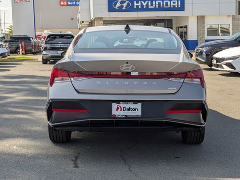New 2025 Hyundai Elantra Limited image 3