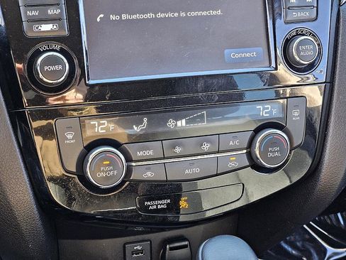 Used 2016 Nissan Rogue SL w/ SL Premium Package image 22