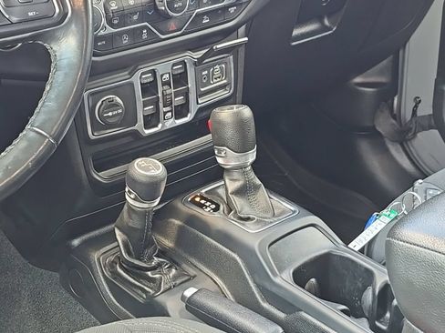 Used 2022 Jeep Wrangler Unlimited Sport AWD/4WD image 12