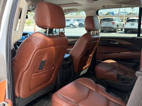 Used 2019 Cadillac Escalade Premium Luxury AWD/4WD image 9