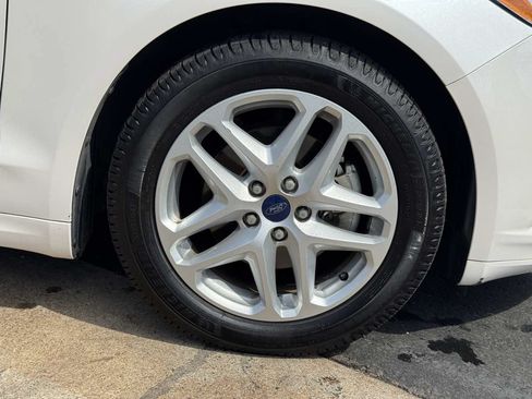 Used 2016 Ford Fusion SE w/ Equipment Group 202A FWD image 6