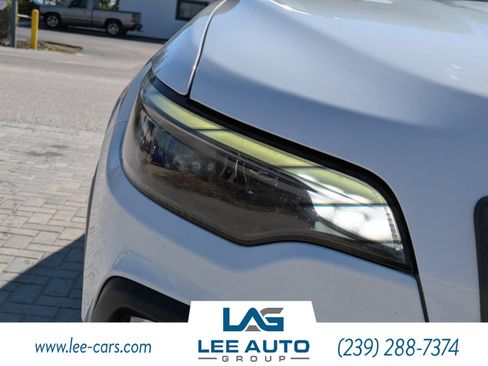 Used 2020 Jeep Cherokee Trailhawk image 8