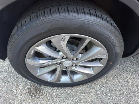 Used 2023 Buick Encore GX Essence w/ Experience Buick Package FWD image 9
