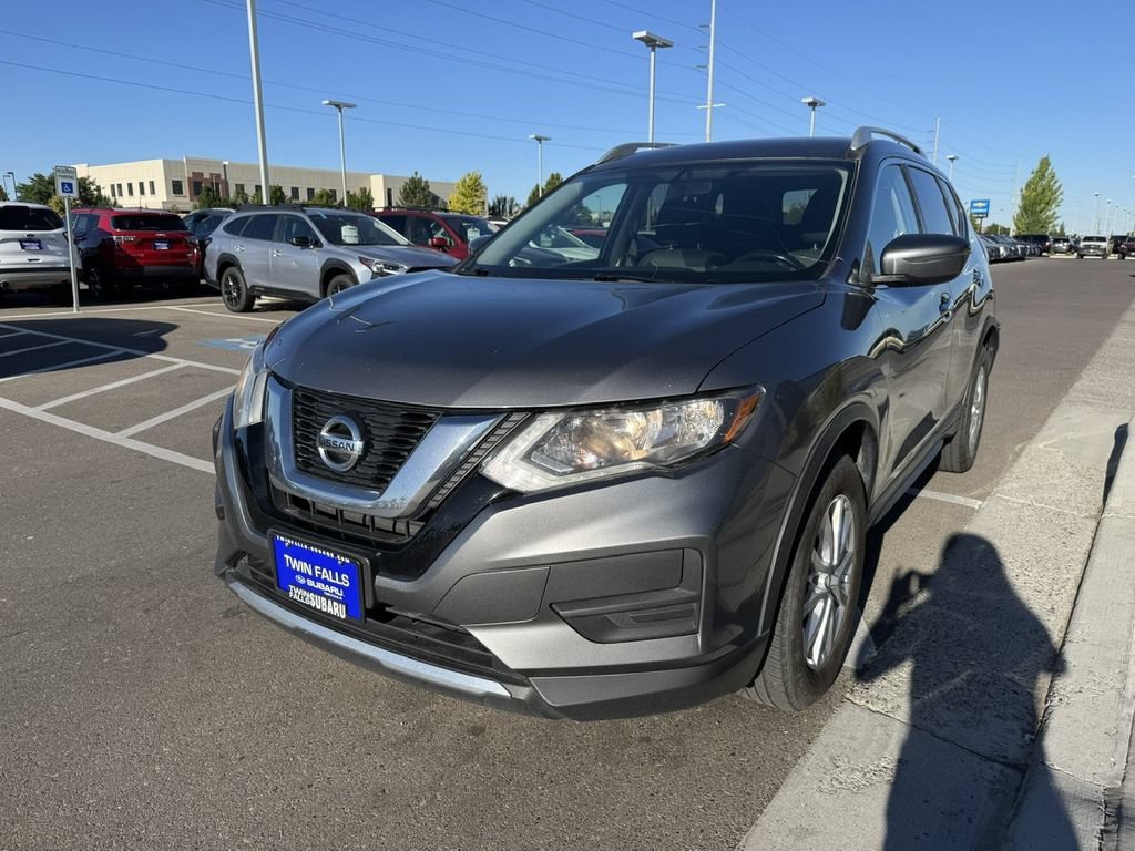 Used 2017 Nissan Rogue SV AWD/4WD image 3