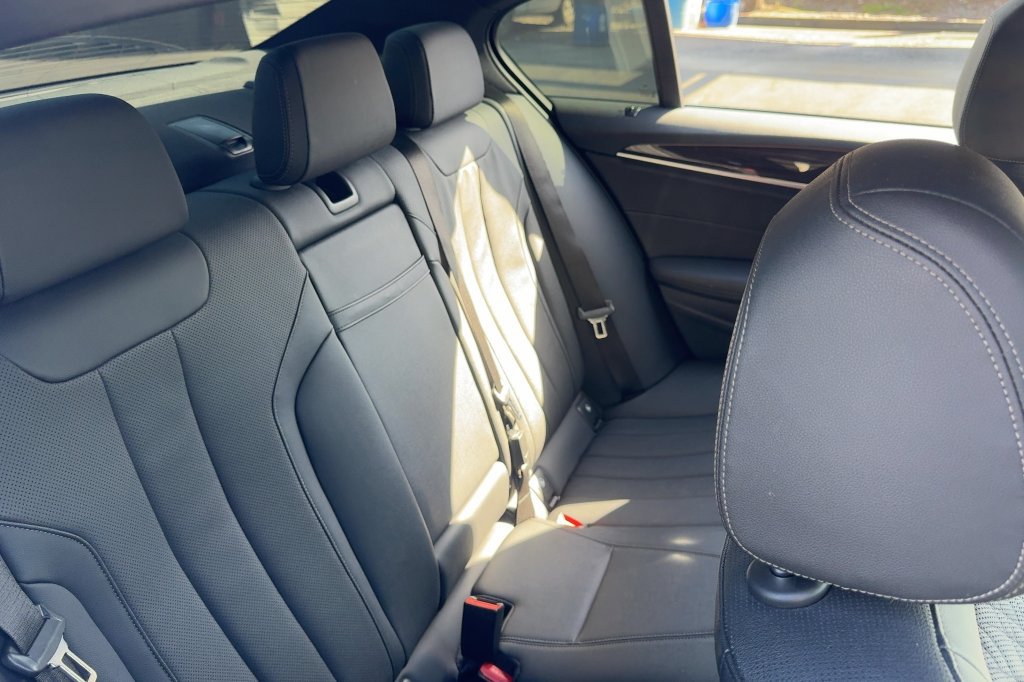 Used 2022 BMW 530i w/ M Sport Package RWD image 13