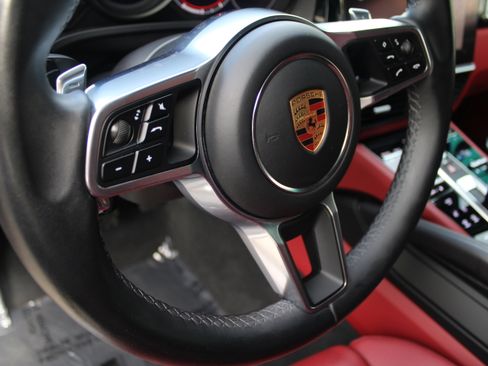 Certified 2023 Porsche Cayenne Platinum Edition image 18