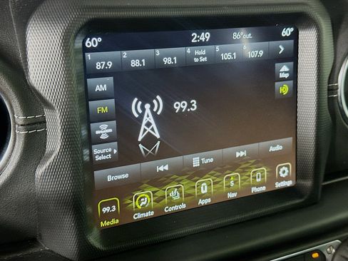 Used 2022 Jeep Wrangler Unlimited Sahara w/ Cold Weather Group AWD/4WD image 19