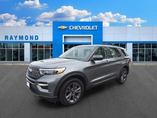 Used 2023 Ford Explorer XLT w/ Equipment Group 202A AWD/4WD image 8
