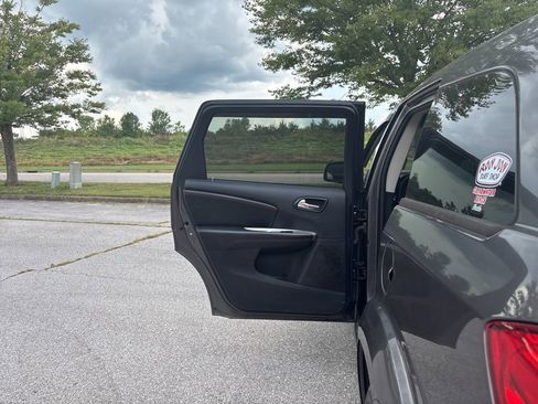 Used 2015 Dodge Journey R/T image 11