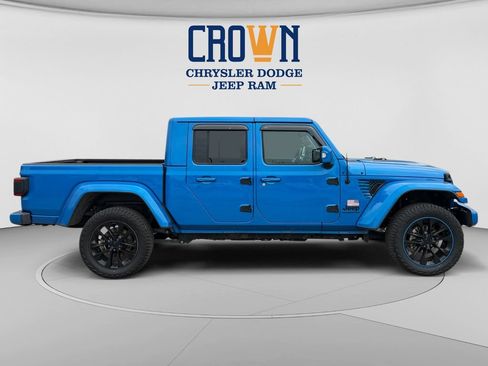 Used 2022 Jeep Gladiator Overland AWD/4WD image 2