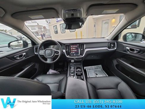 Used 2019 Volvo S60 T5 Momentum w/ Premium Package image 9