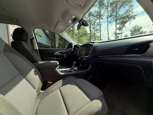 Used 2020 Chevrolet Traverse LT FWD image 20