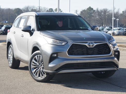 New 2026 Toyota Highlander Platinum image 7