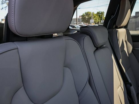 New 2026 Volvo XC90 B6 Plus w/ Protection Package Premier AWD/4WD image 20