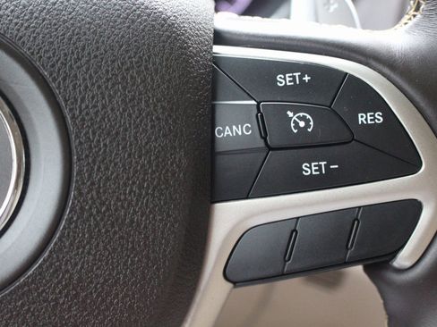 Used 2017 Jeep Grand Cherokee Overland image 22