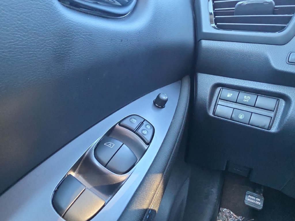 Used 2025 Nissan Leaf S FWD image 20