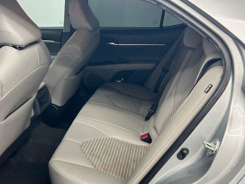Certified 2022 Toyota Camry SE image 9