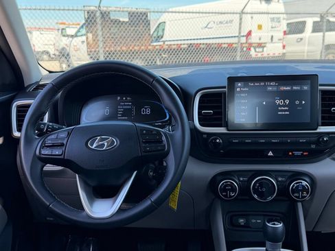 Used 2023 Hyundai Venue SEL FWD image 22